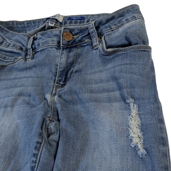 β¨ YMI Distressed Denim Dream: Soft Anklet Jeans in Size 5 ππ - Picture 5 of 8